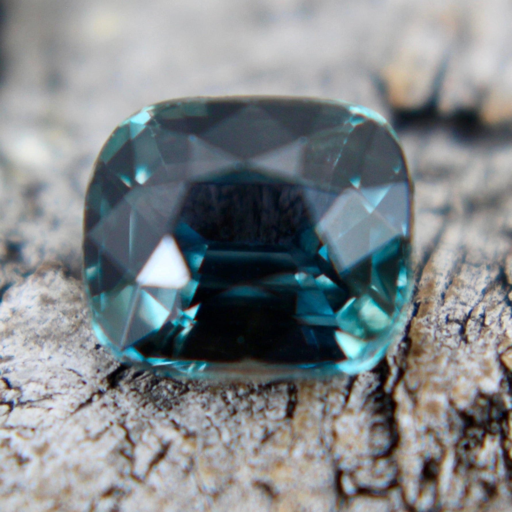 Natural Green Sapphire - Sapphirepal