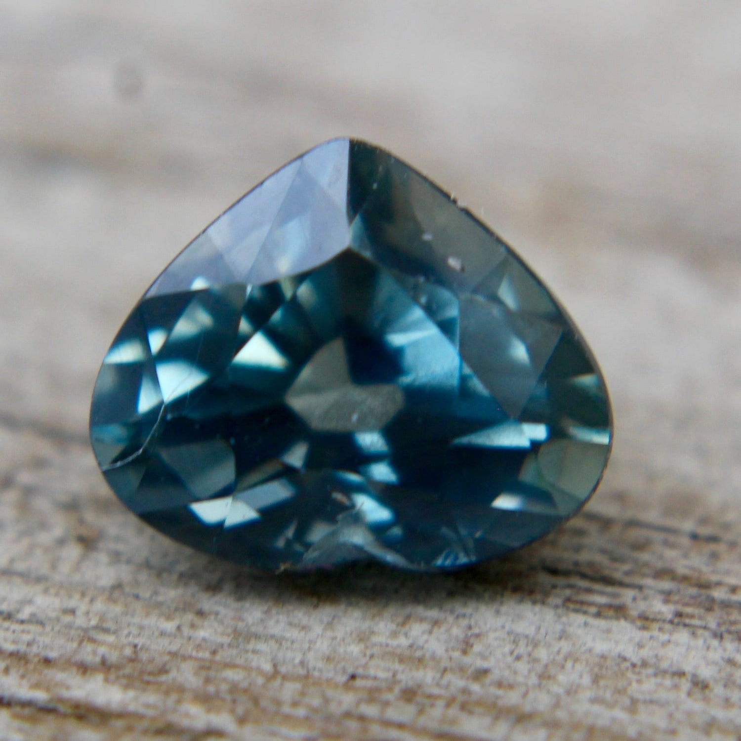 Natural Green Sapphire - Sapphirepal