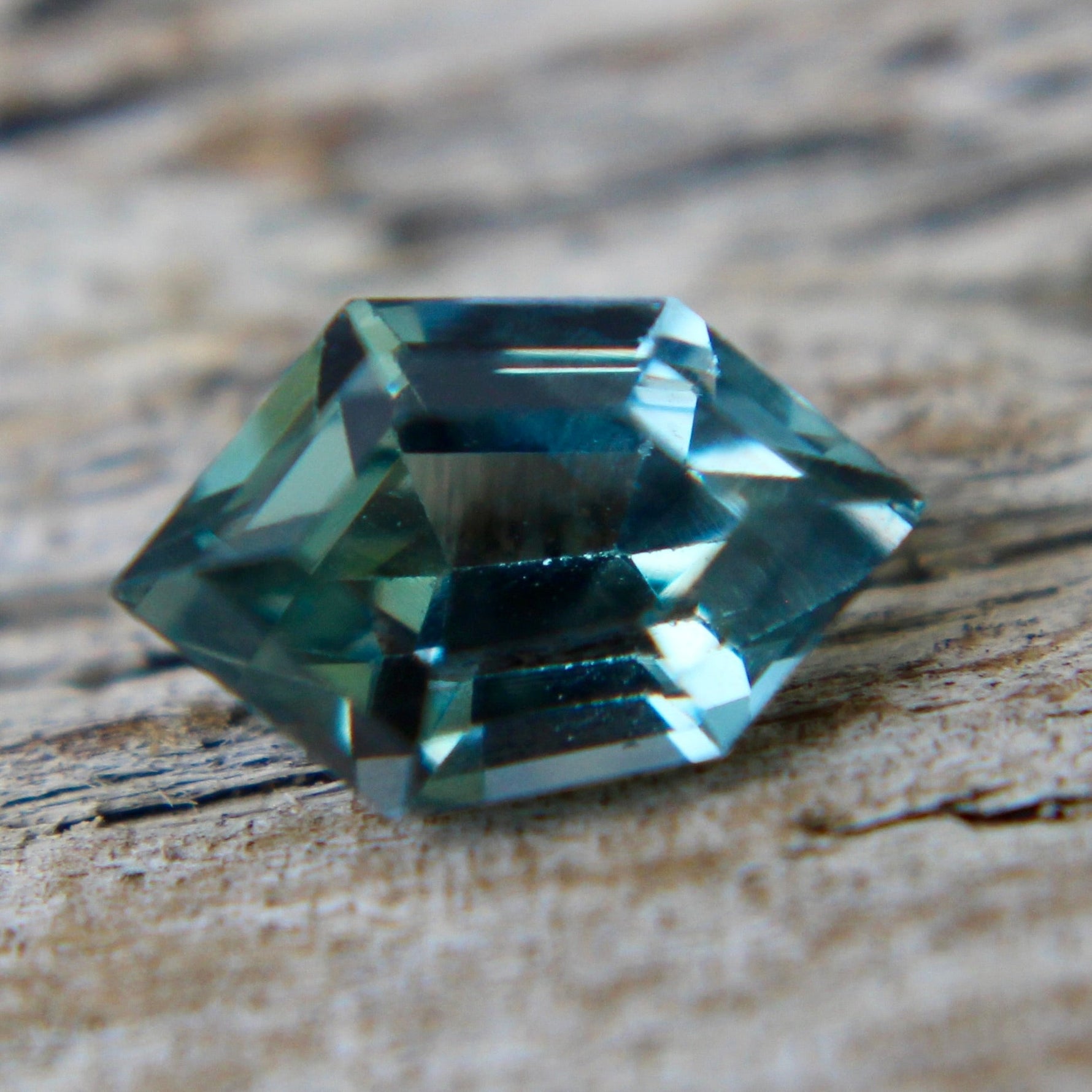 Natural Green Sapphire - Sapphirepal