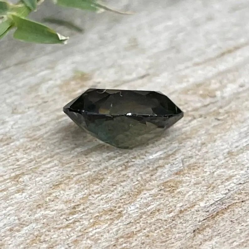 Natural Green Sapphire - Sapphirepal