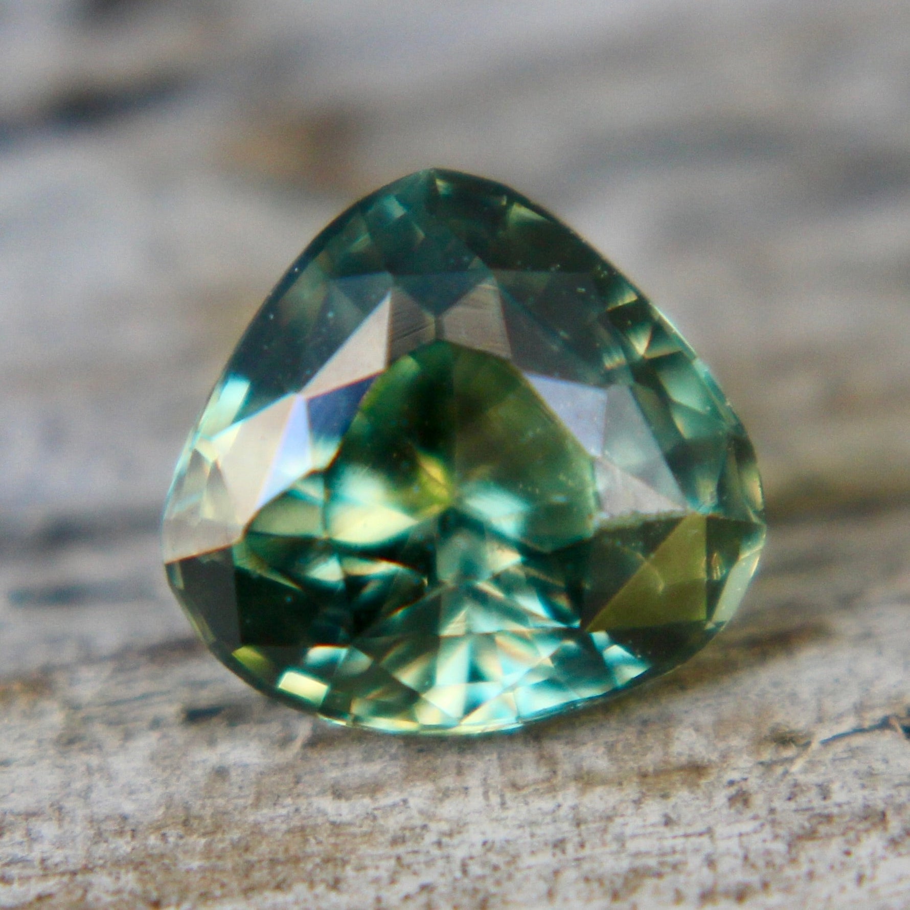 Natural Green Sapphire - Sapphirepal
