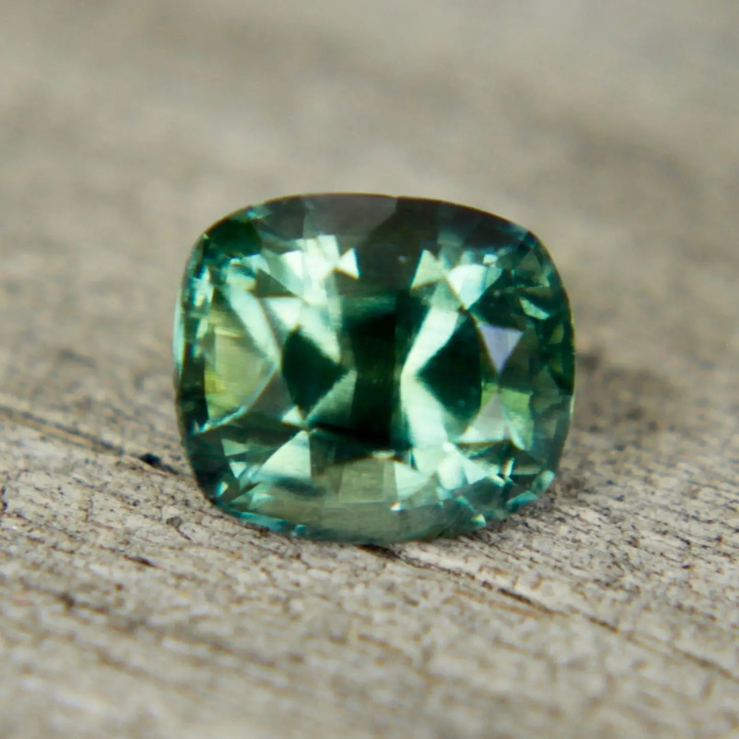 Natural Green Sapphire - Sapphirepal