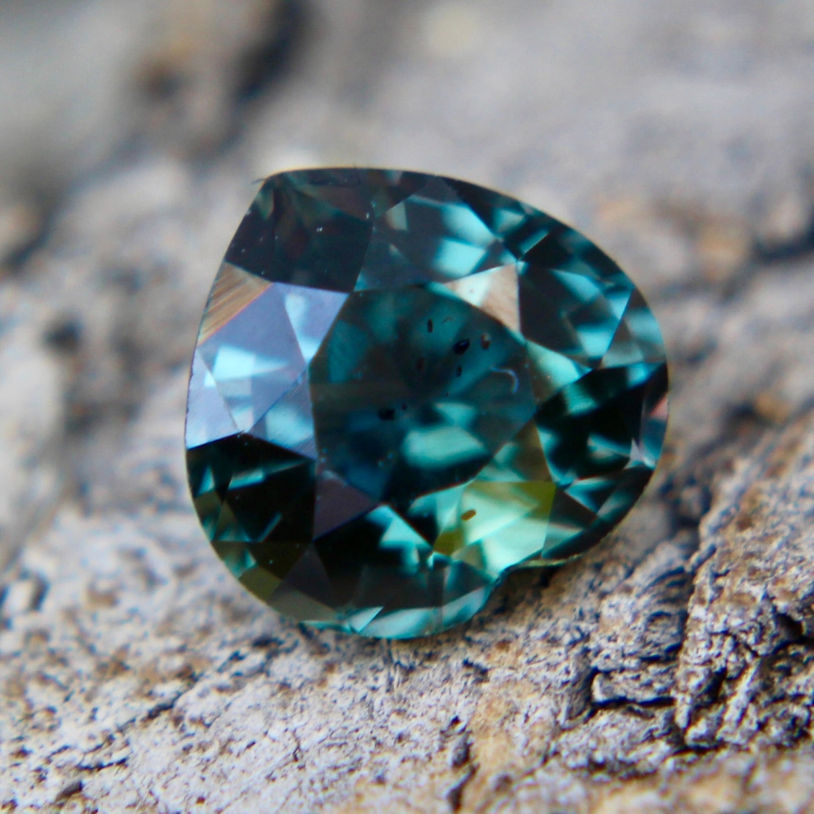 Natural Green Sapphire - Sapphirepal