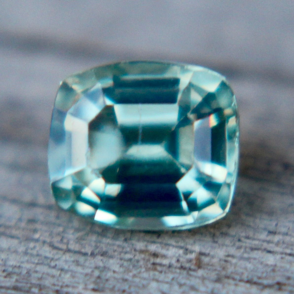 Natural Green Sapphire - Sapphirepal