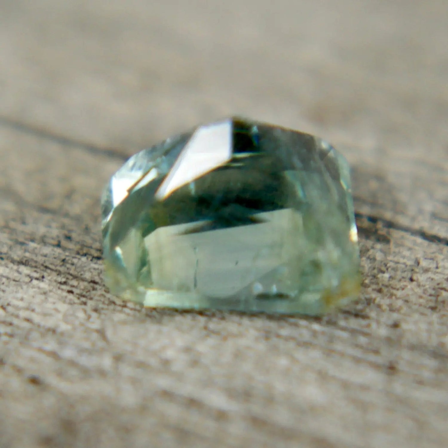 Natural Green Sapphire - Sapphirepal