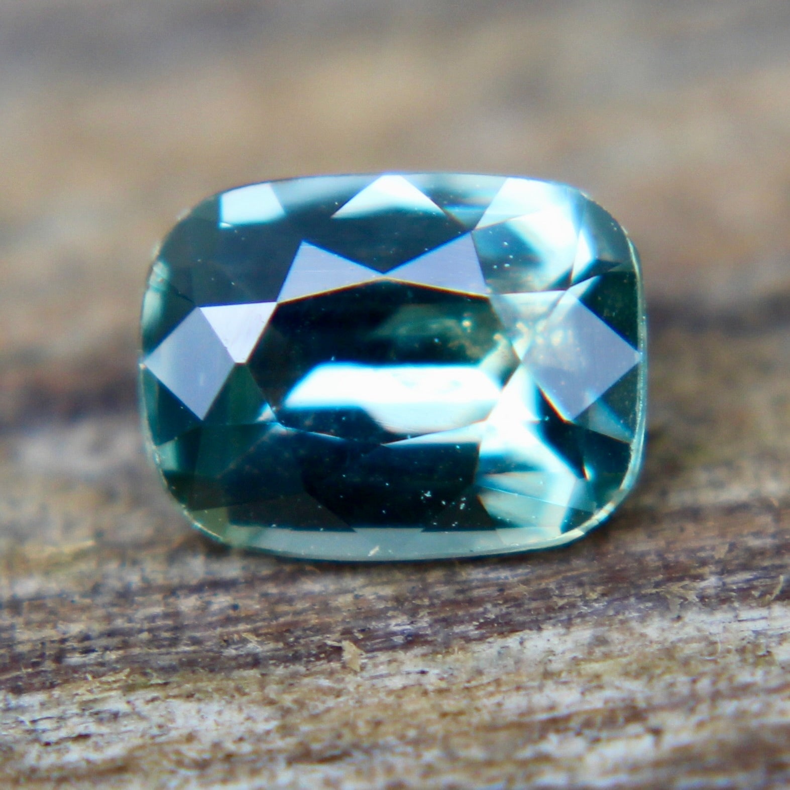 Natural Green Sapphire - Sapphirepal