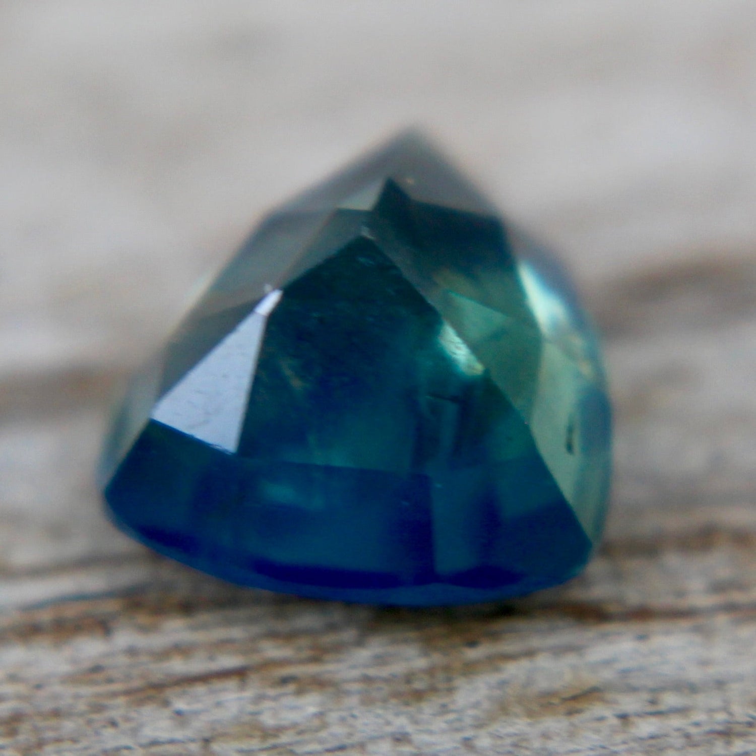 Natural Green Sapphire - Sapphirepal