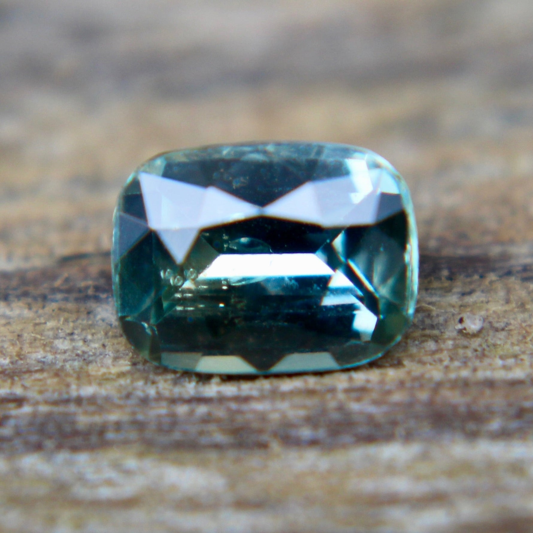 Natural Green Sapphire - Sapphirepal
