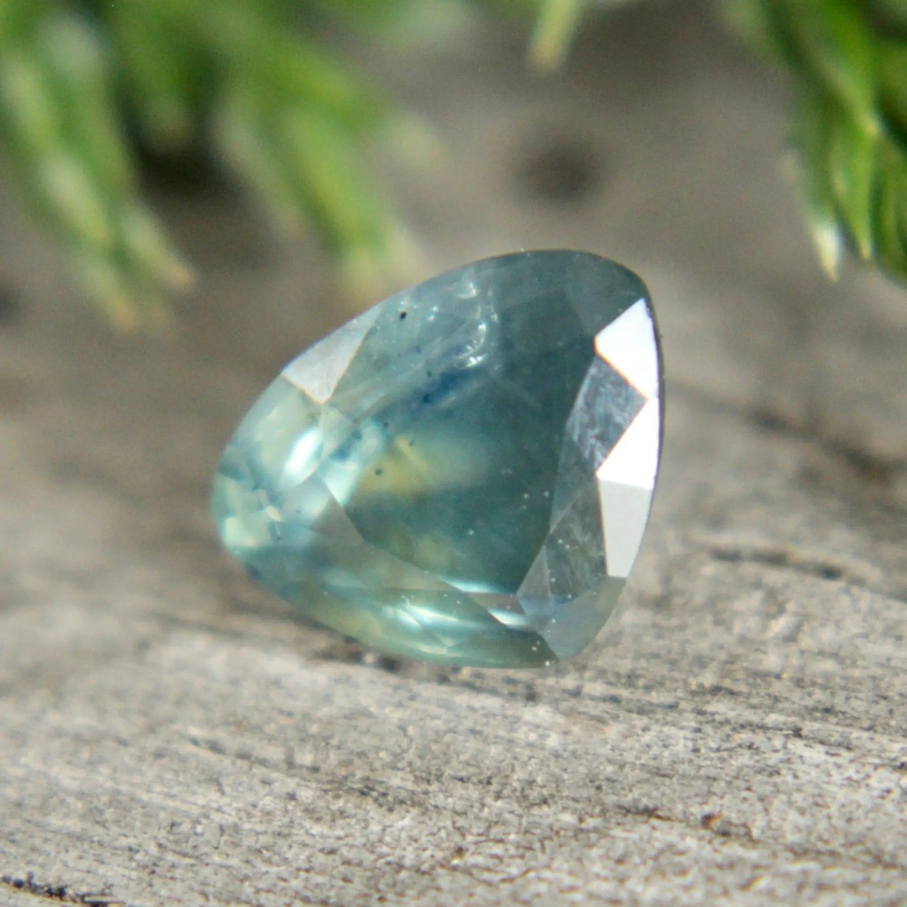Natural Green Sapphire - Sapphirepal