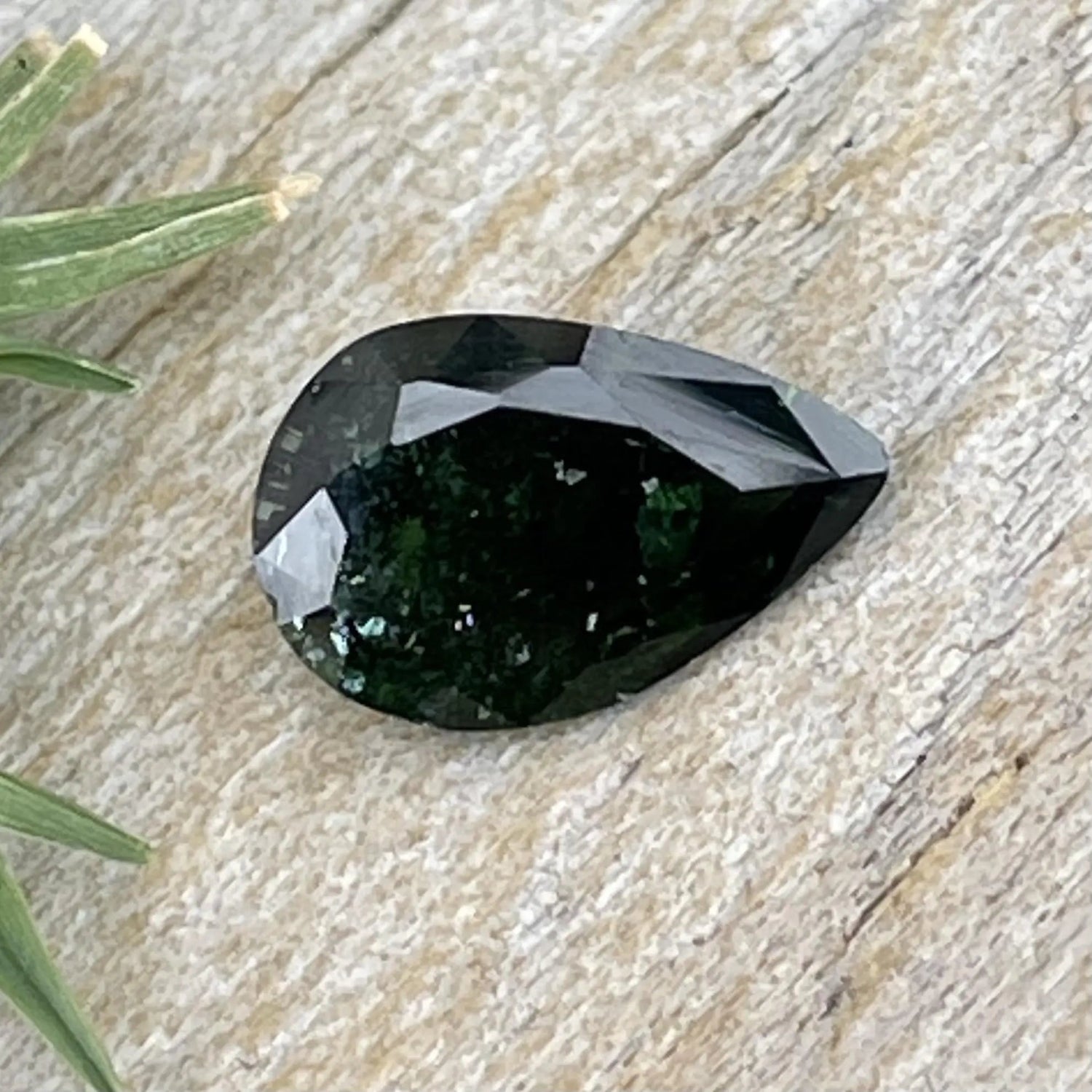 Natural Green Sapphire - Sapphirepal