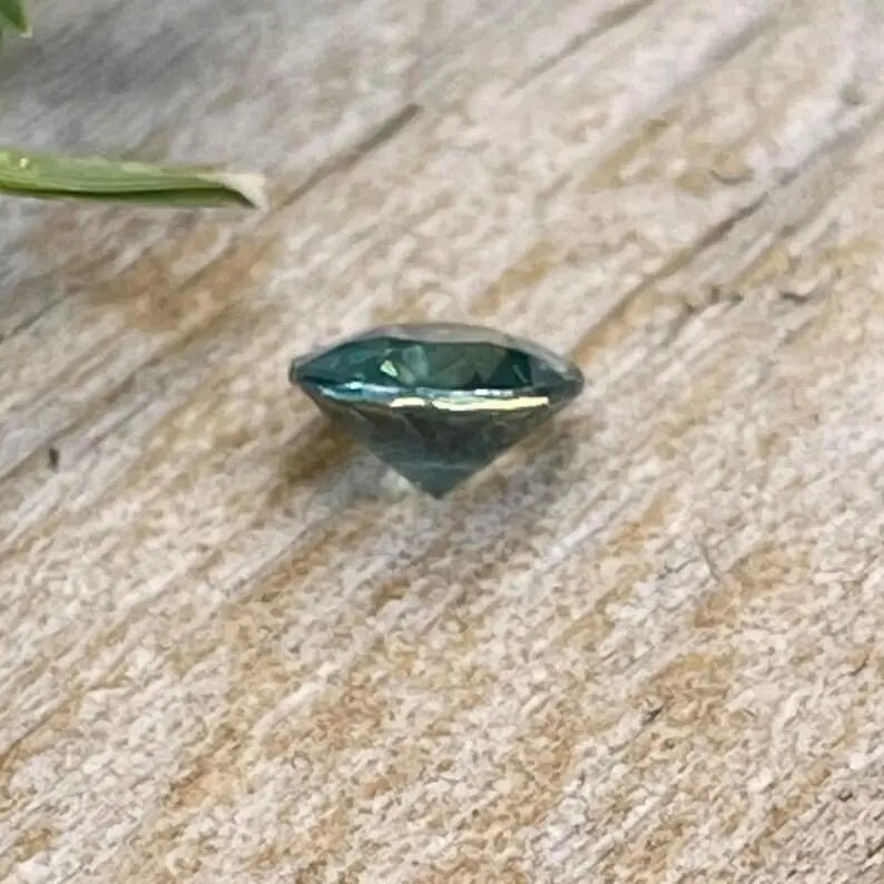 Natural Green Sapphire - Sapphirepal