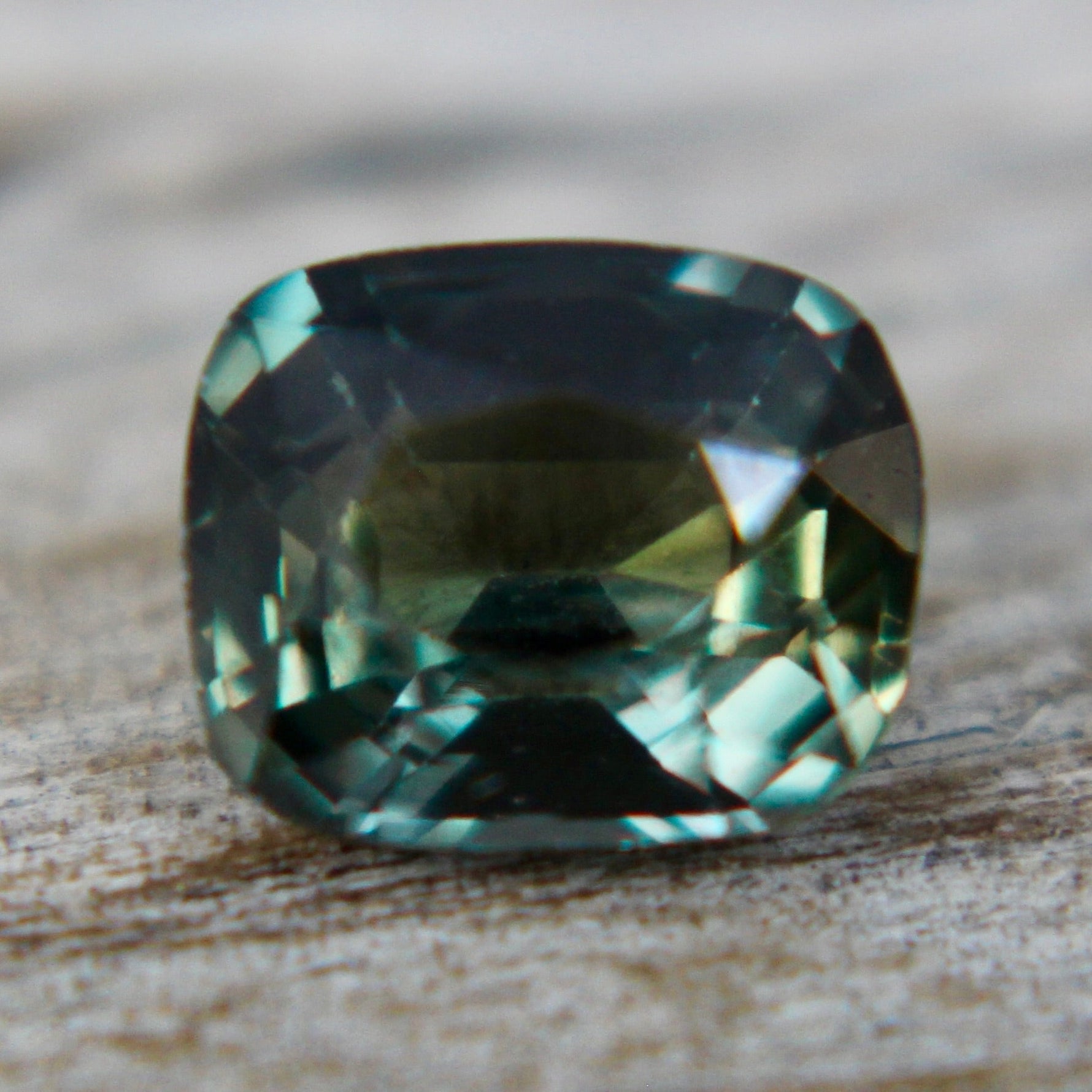 Natural Green Sapphire - Sapphirepal