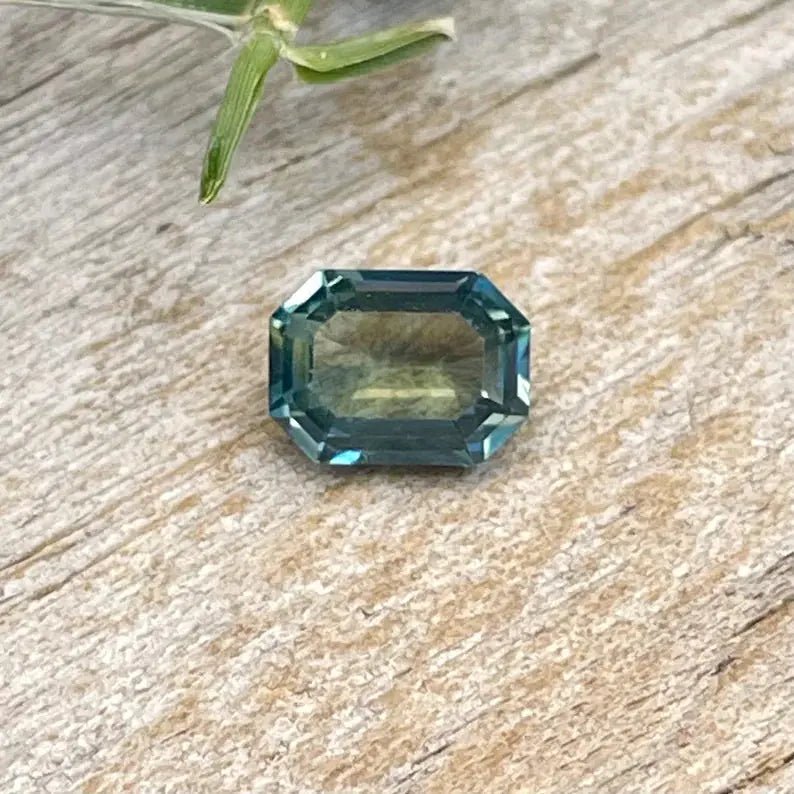 Natural Green Sapphire - Sapphirepal