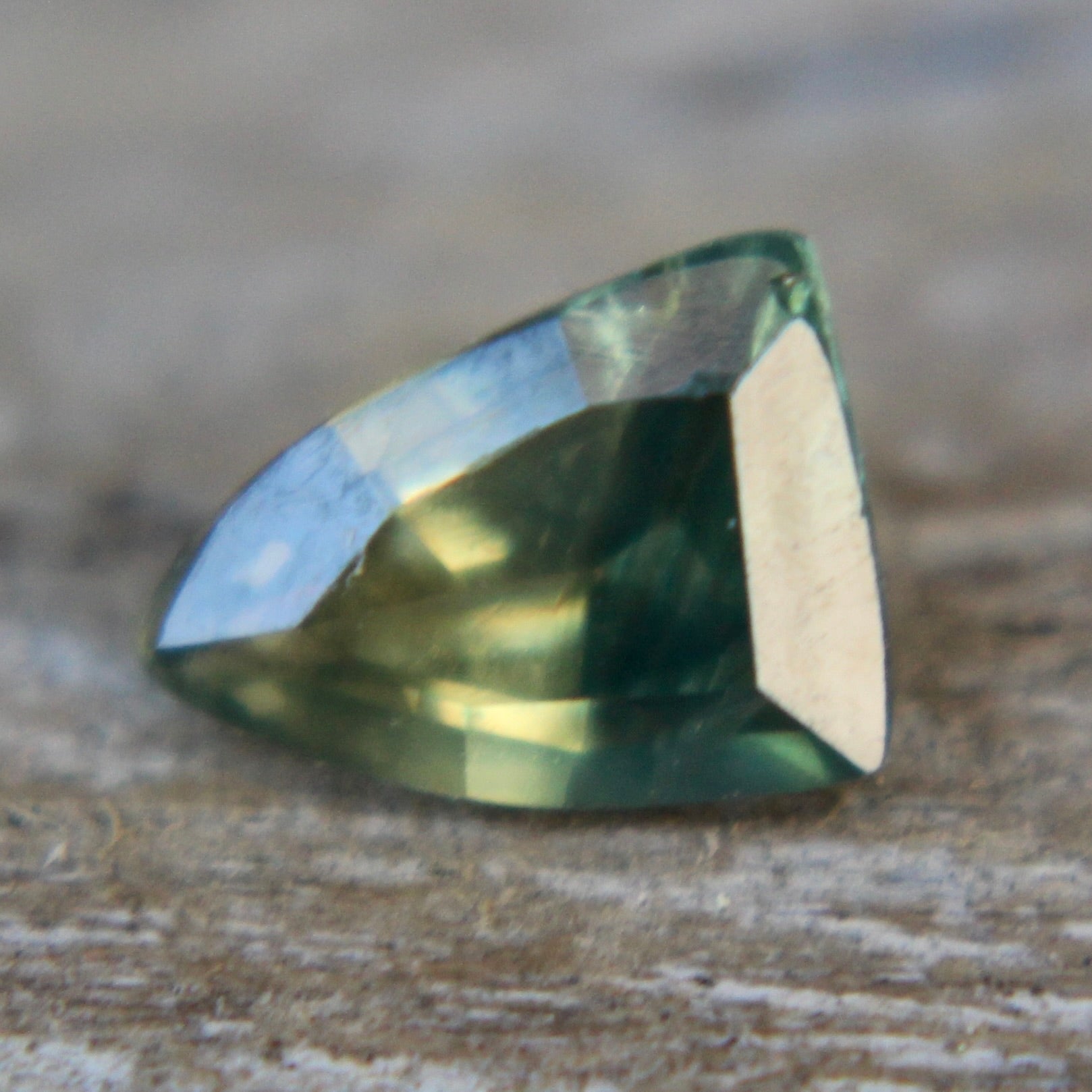 Natural Green Sapphire - Sapphirepal