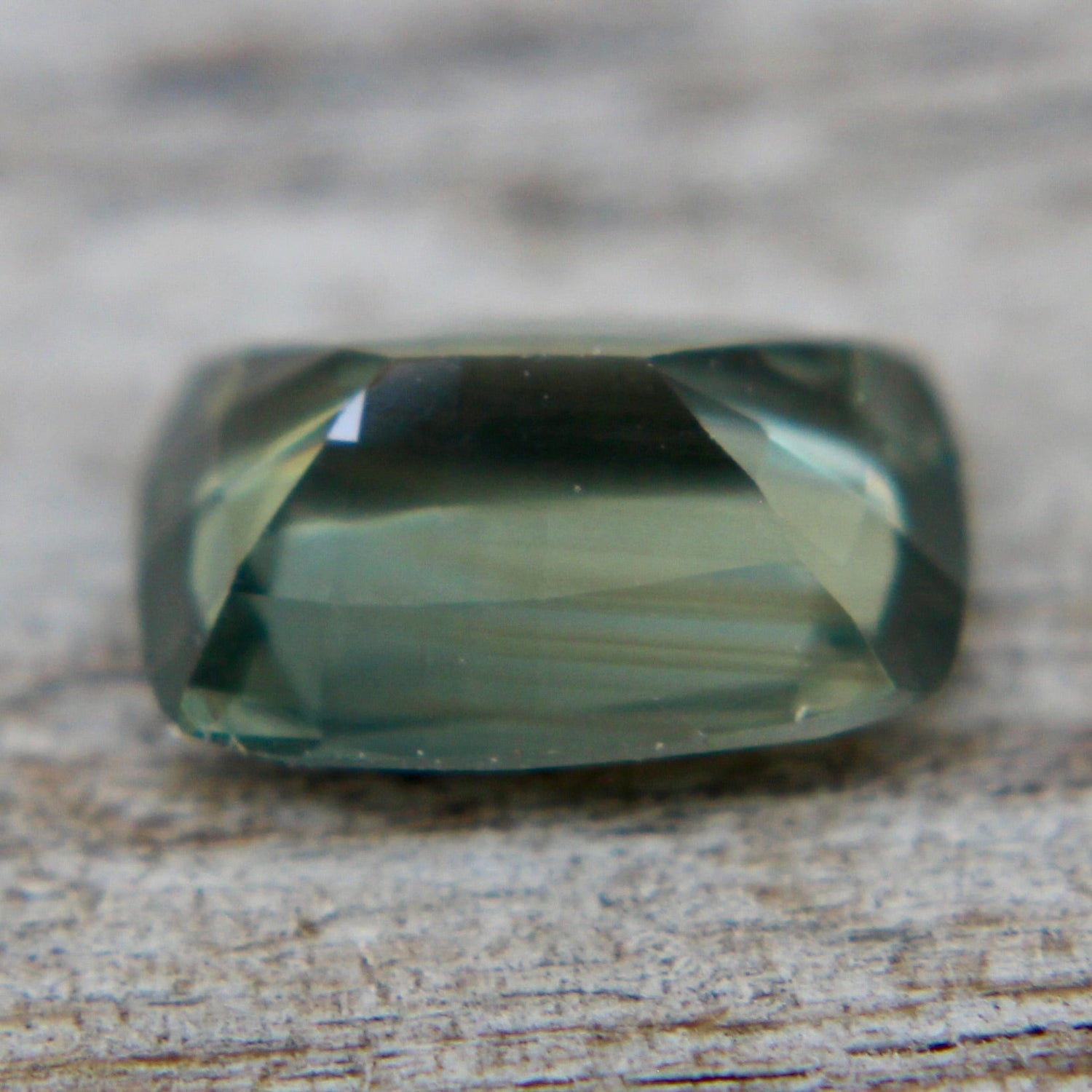 Green cushion sapphire 6.89x4.90 mm loose gemstone for jewelry