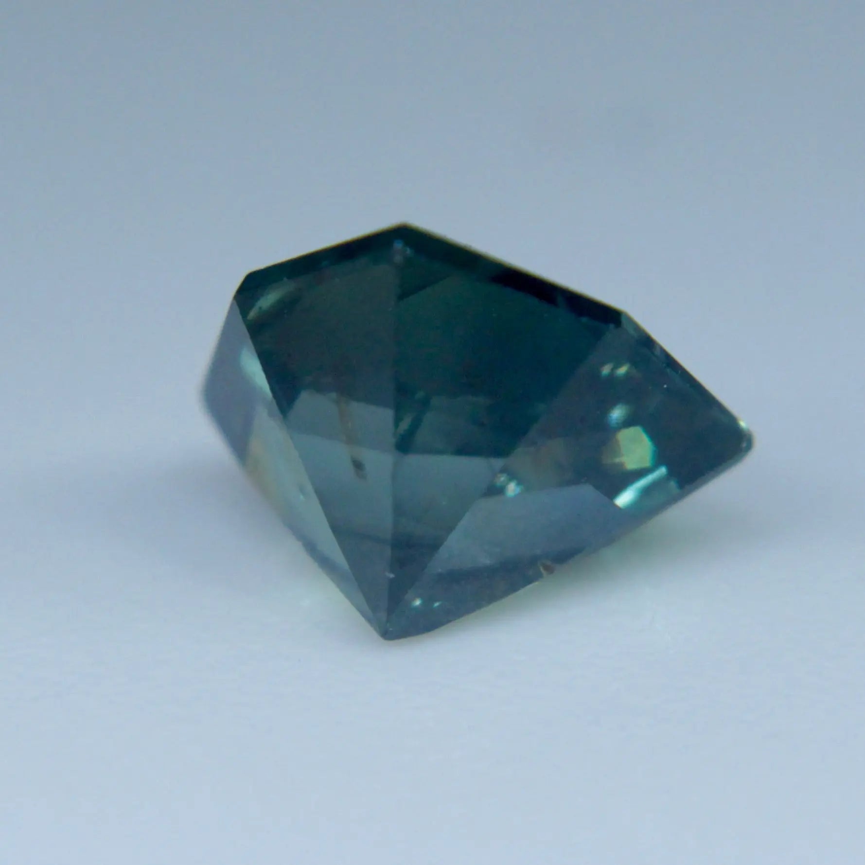 Natural Green Sapphire - Sapphirepal