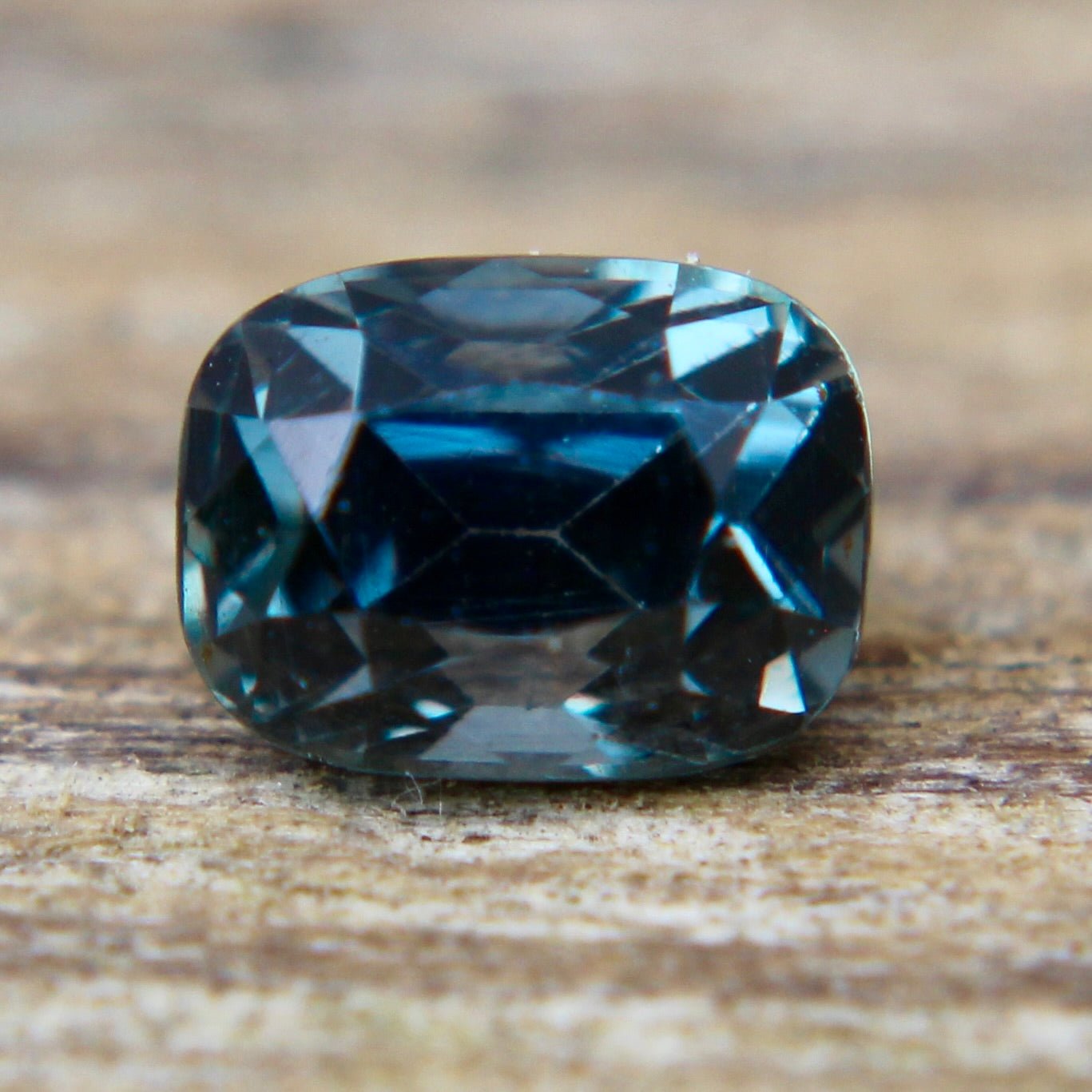 Natural Green Sapphire - Sapphirepal