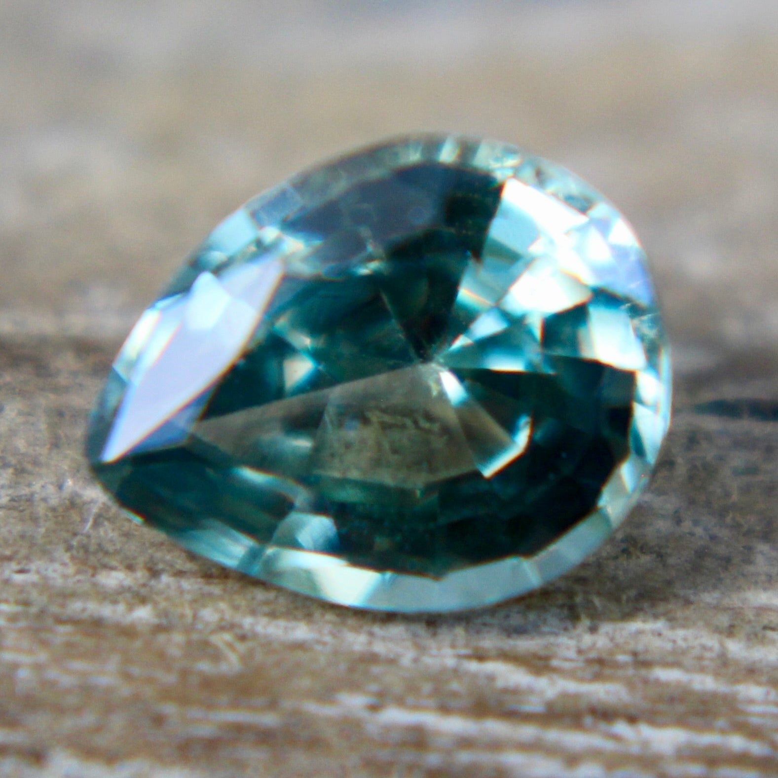 Natural Green Sapphire - Sapphirepal