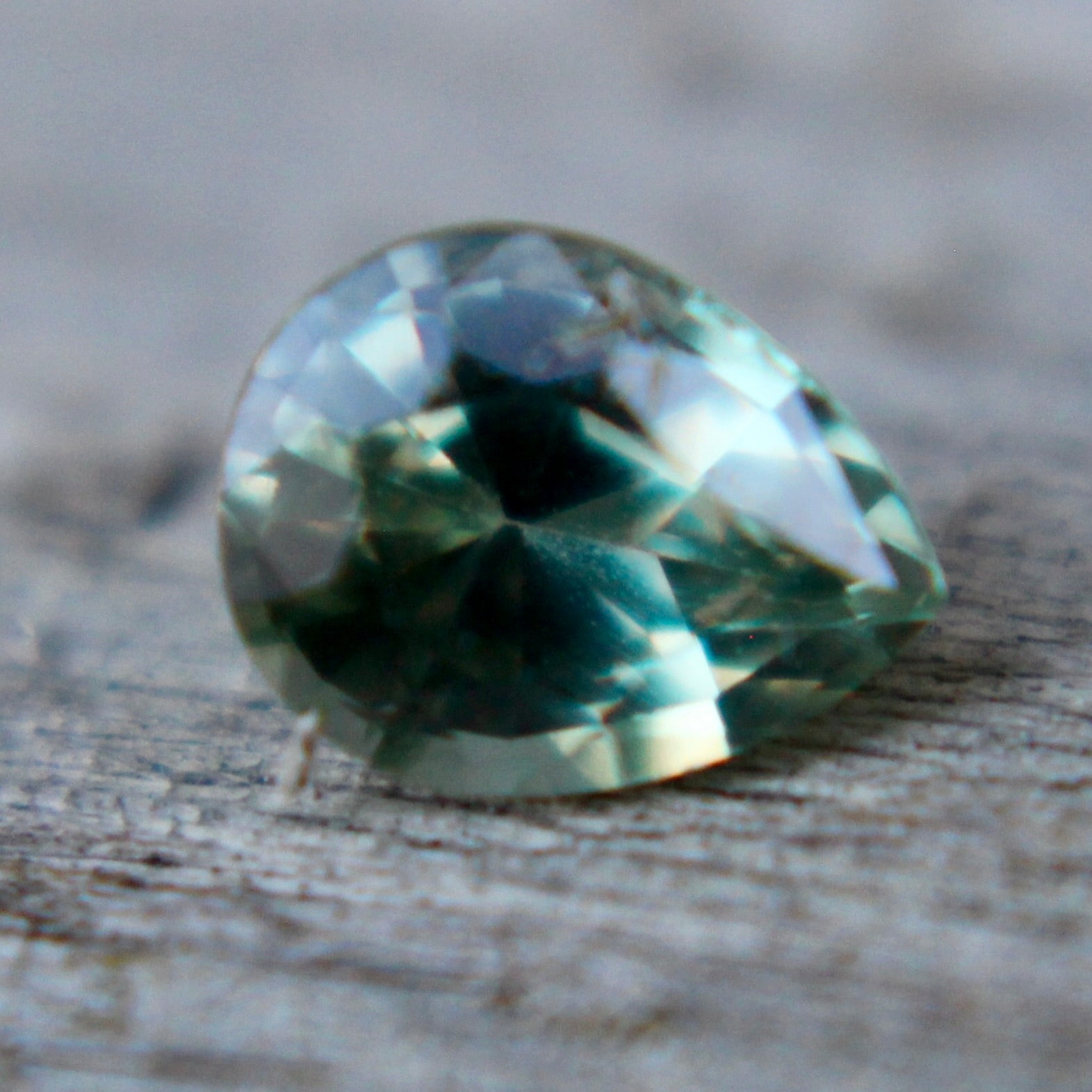 Natural Green Sapphire - Sapphirepal