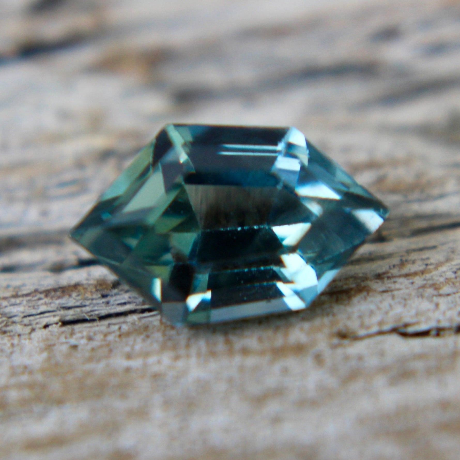 Natural Green Sapphire - Sapphirepal