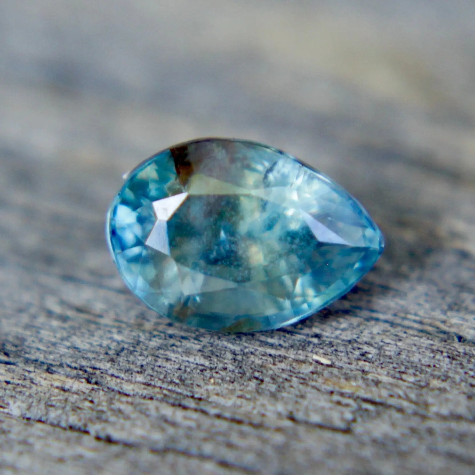 Natural Green Sapphire - Sapphirepal