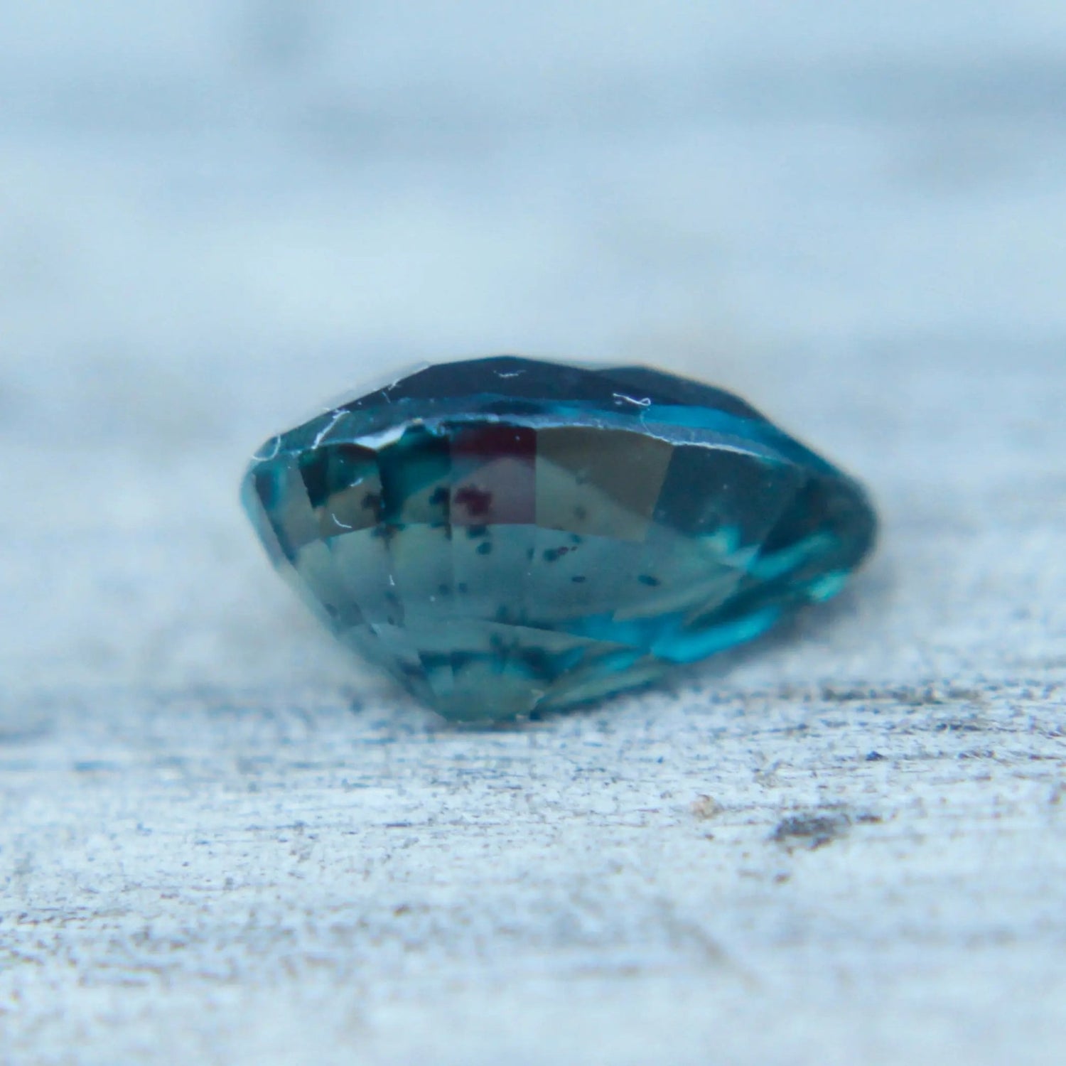 Parti Green Sapphire for Engagement Ring – Earth-Sourced Gemstone