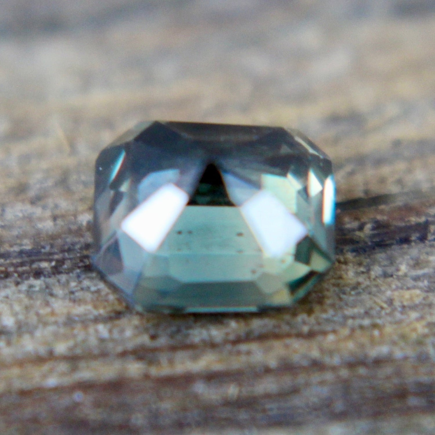 Natural Green Sapphire - Sapphirepal