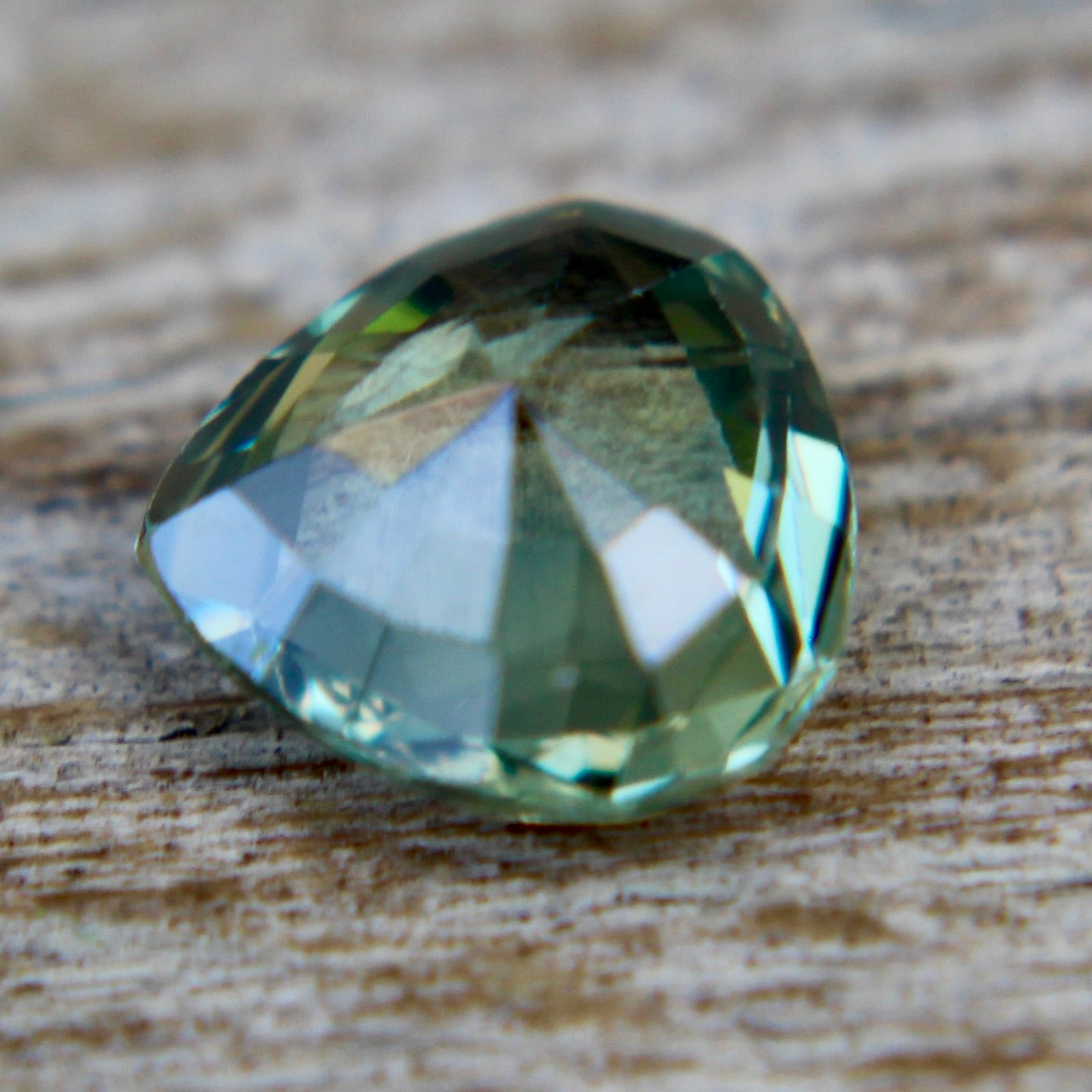 Natural Green Sapphire - Sapphirepal