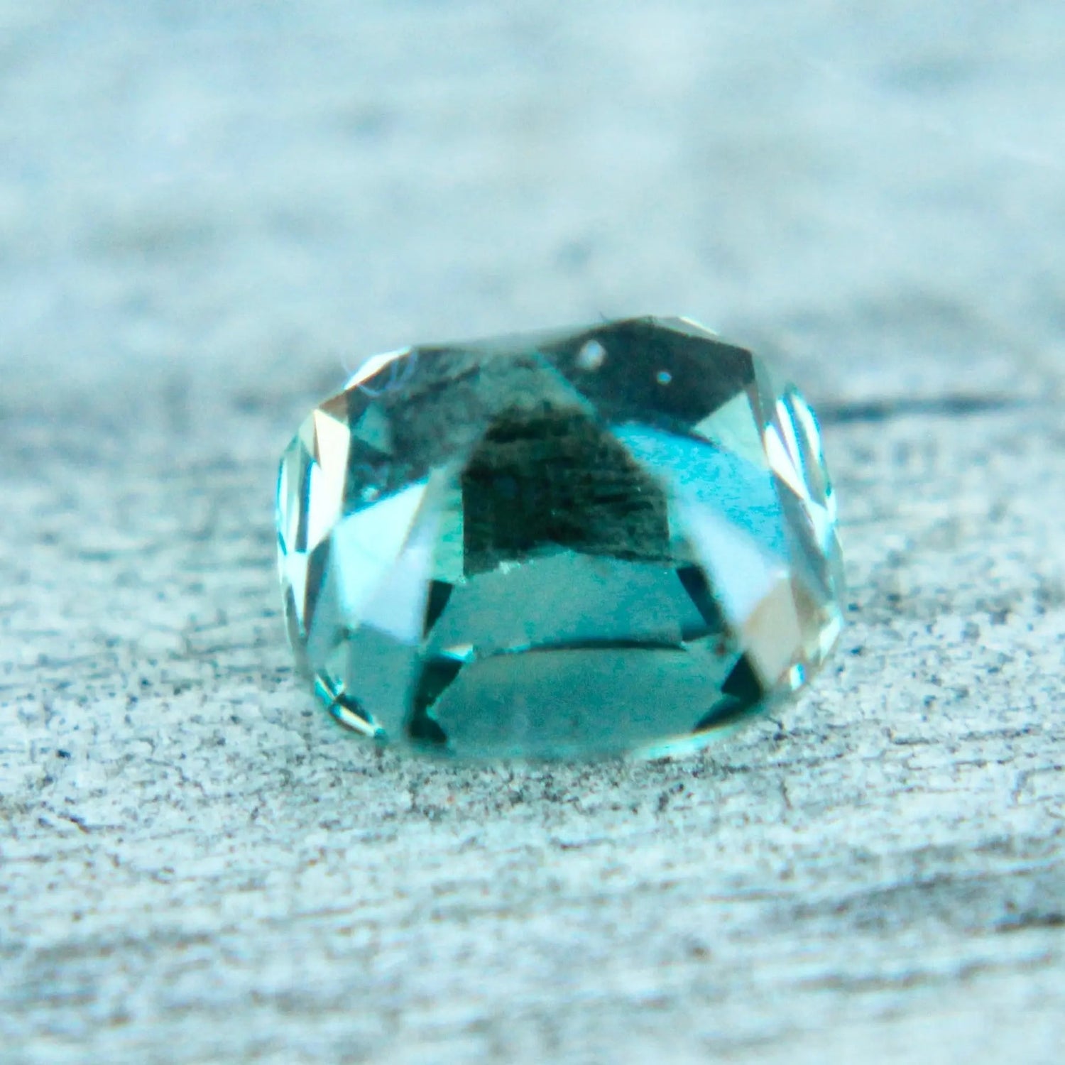 Natural Green Sapphire - Sapphirepal