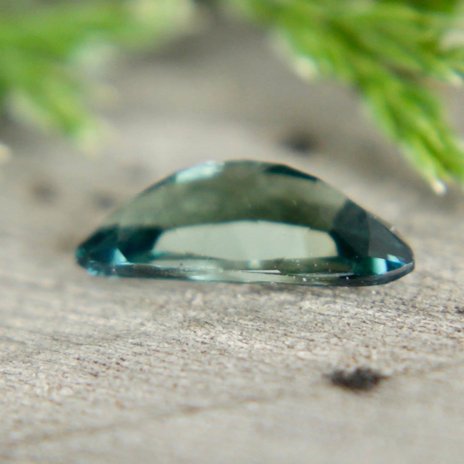 Natural Green Sapphire - Sapphirepal