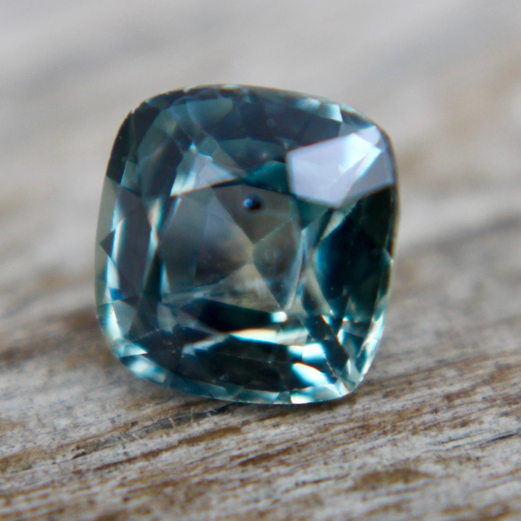 Natural Green Sapphire - Sapphirepal