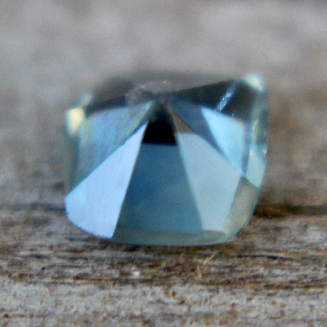 Loose green sapphire unique freeform cut stone for jewellery design