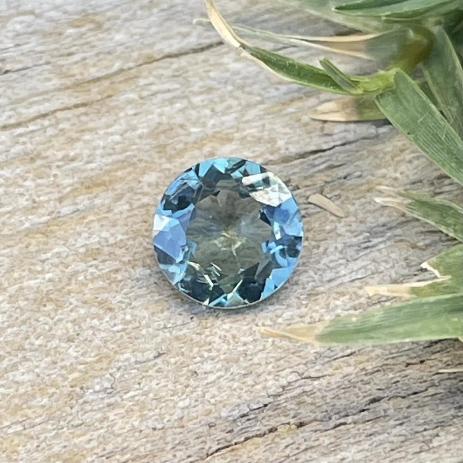 Natural Green Sapphire - Sapphirepal