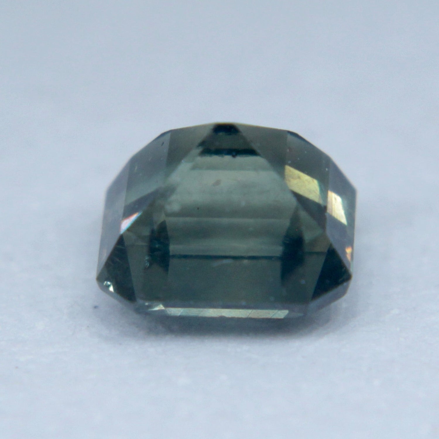 Loose green sapphire gemstone for engagement rings and fine jewelry