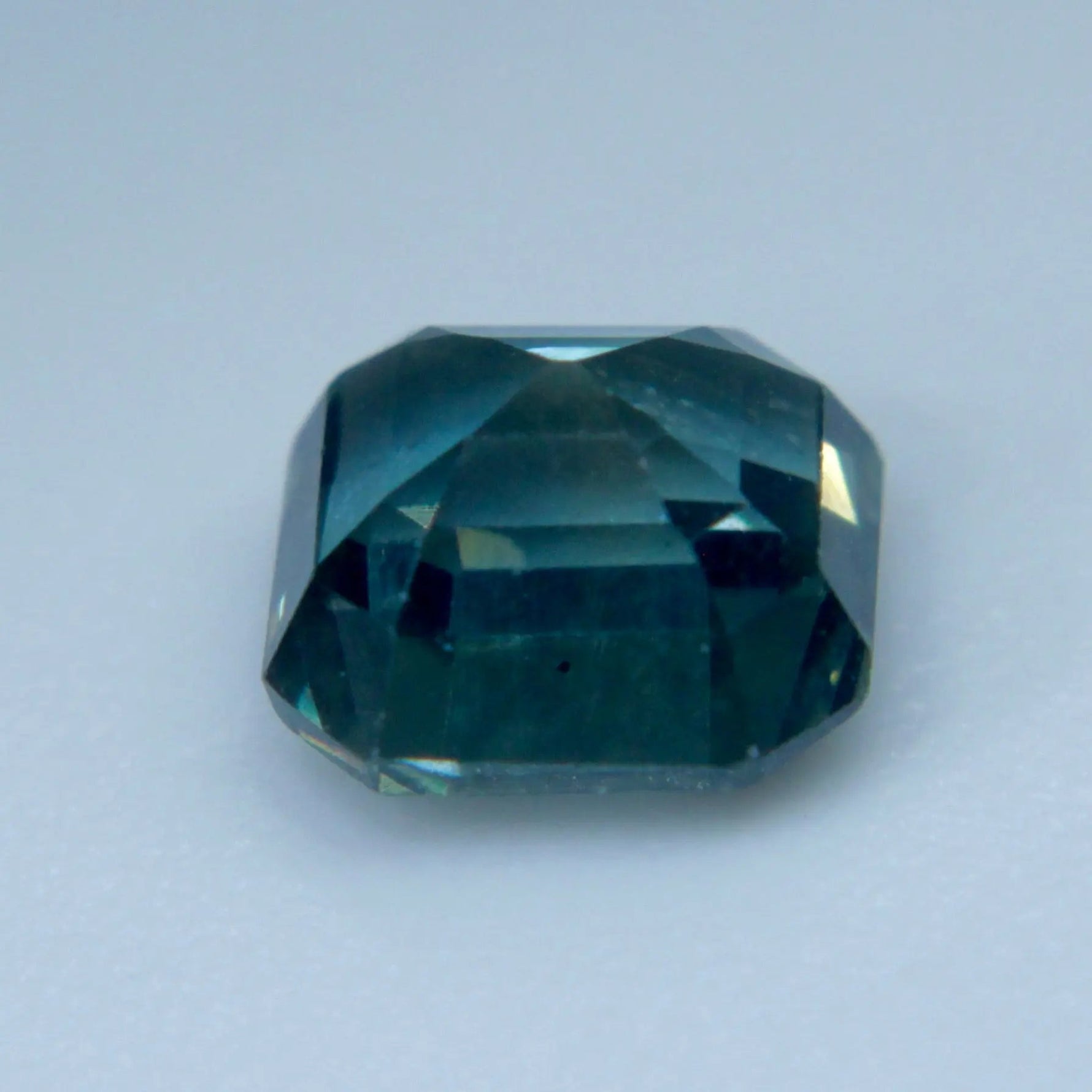 Natural Green Sapphire - Sapphirepal