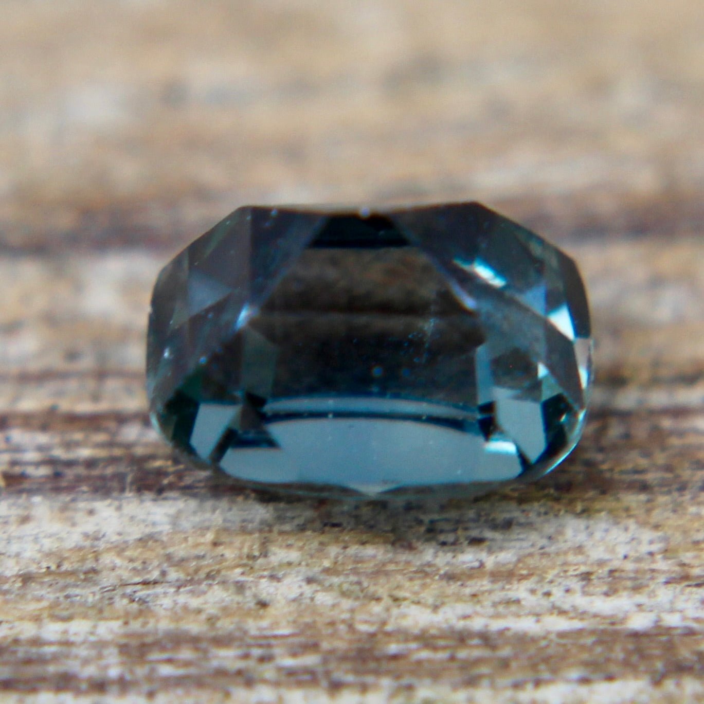 Natural Green Sapphire - Sapphirepal