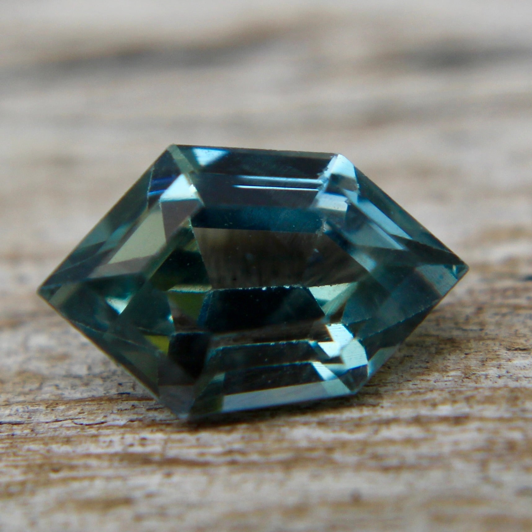 Natural Green Sapphire - Sapphirepal