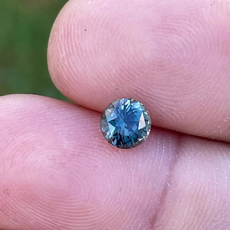Natural Green Sapphire - Sapphirepal