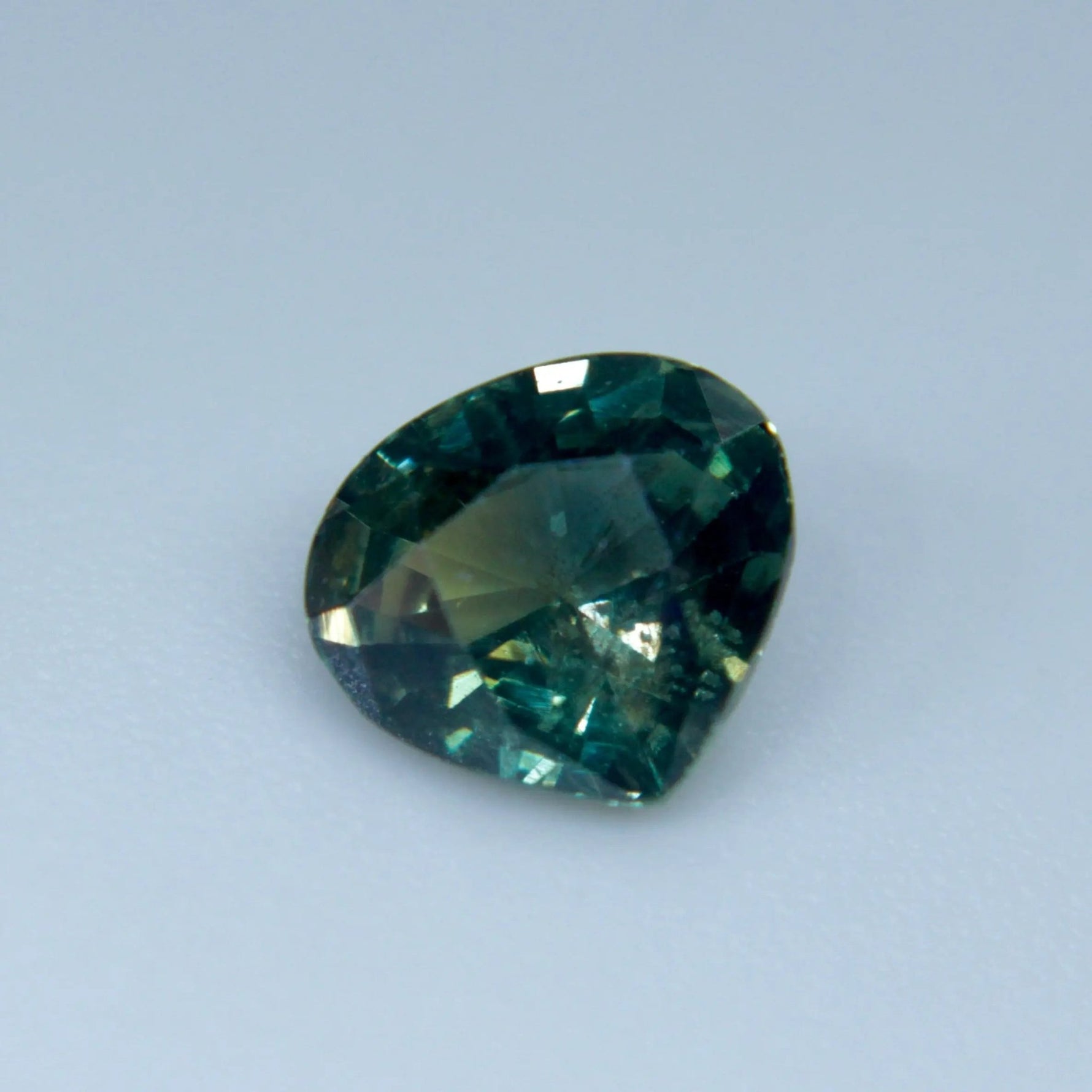 Natural Green Sapphire - Sapphirepal