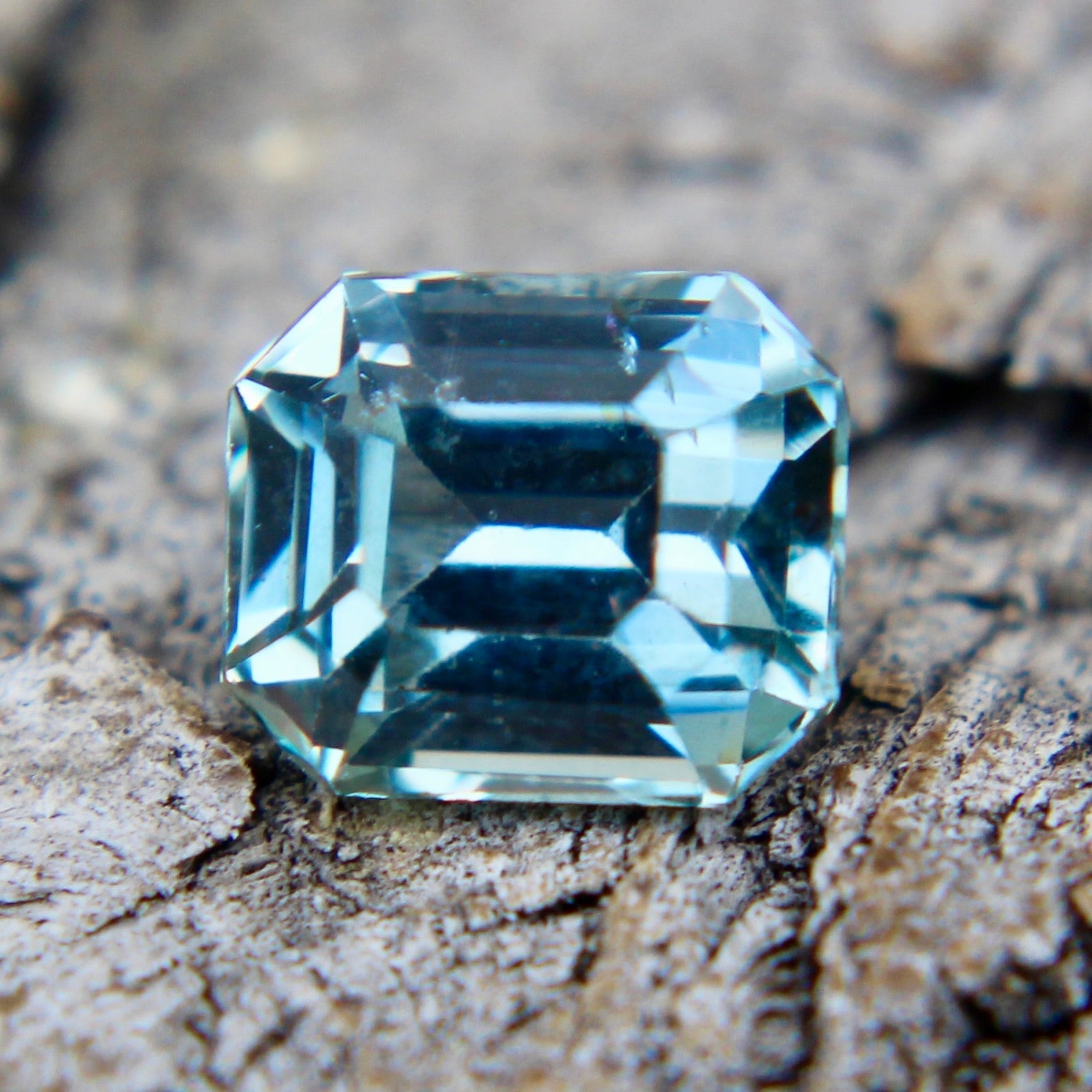 Natural Green Sapphire - Sapphirepal