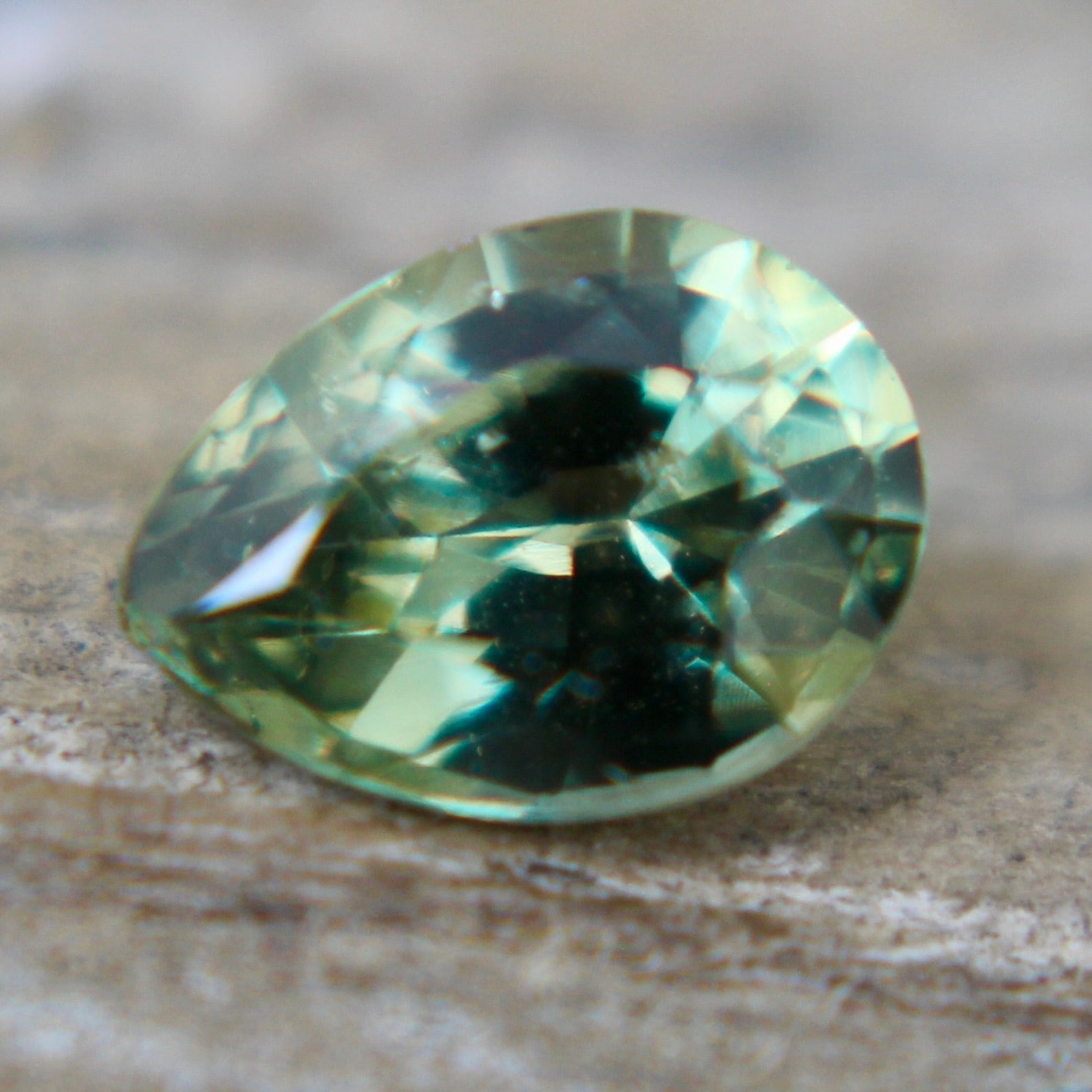 Natural Green Sapphire - Sapphirepal