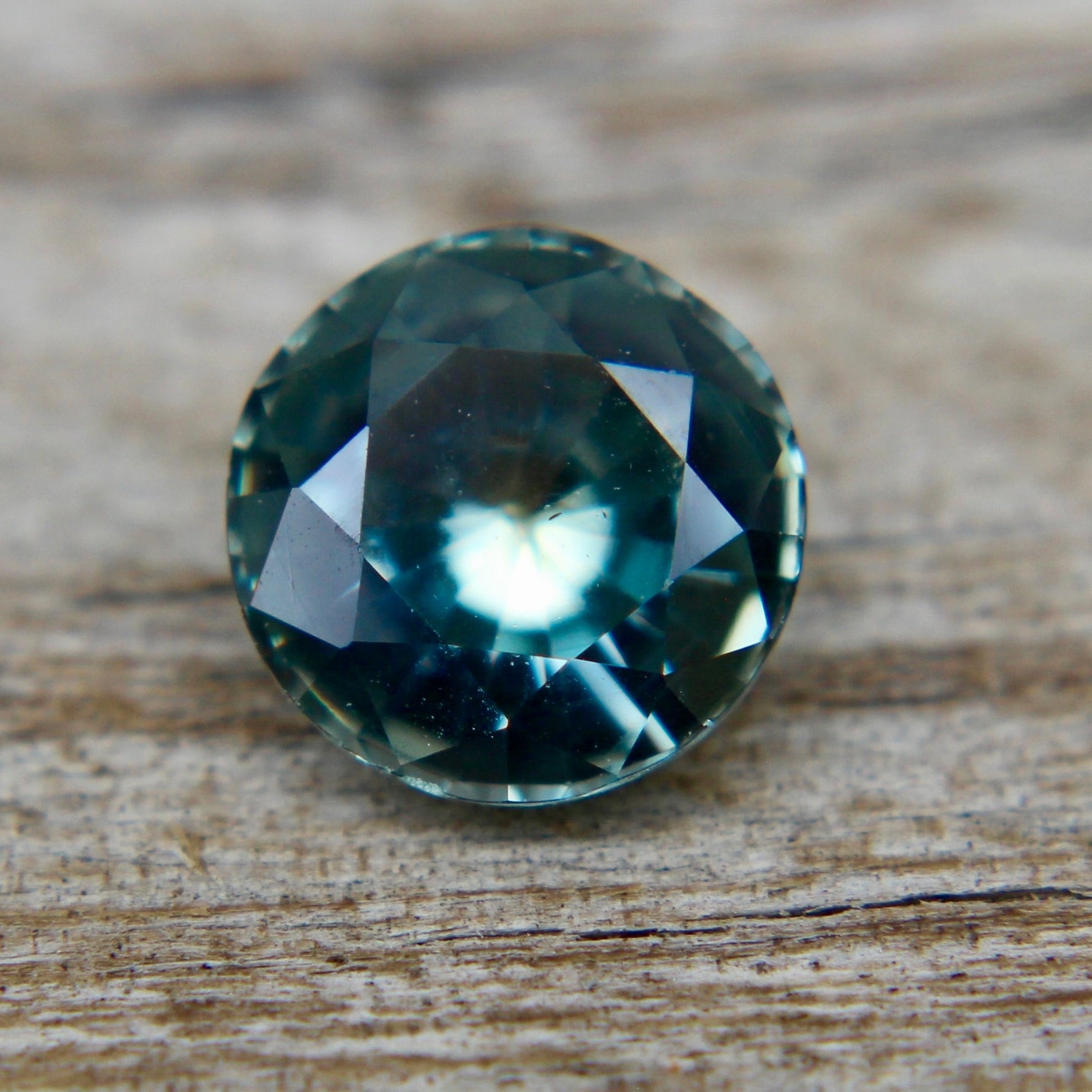 Natural Green Sapphire - Sapphirepal