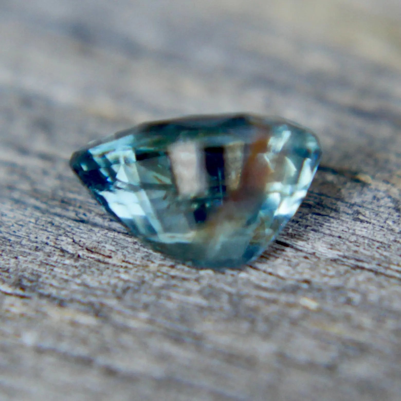 Natural Green Sapphire - Sapphirepal