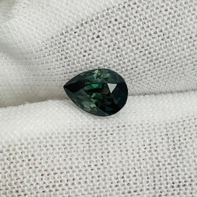 Natural Green Sapphire - Sapphirepal