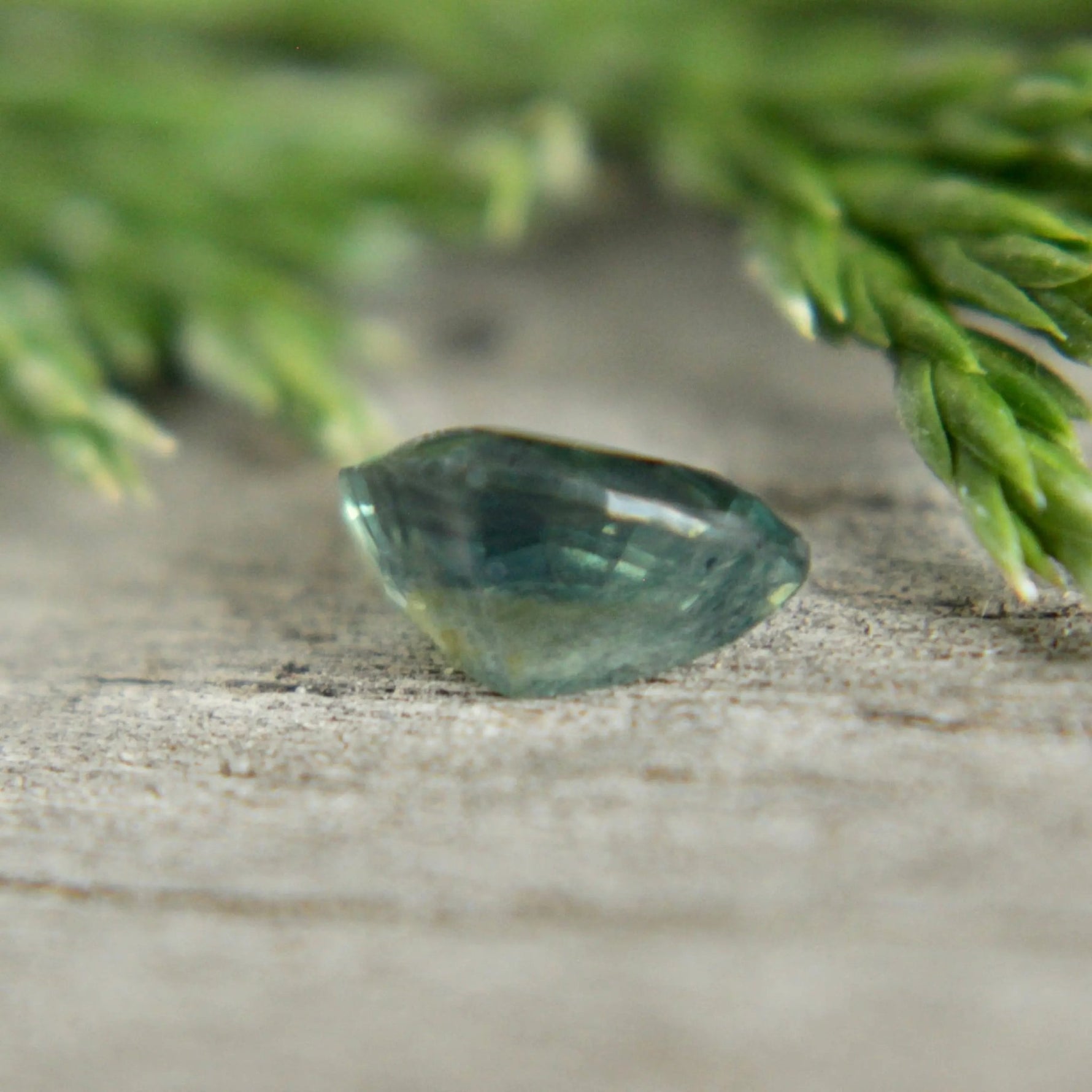 Natural Green Sapphire - Sapphirepal