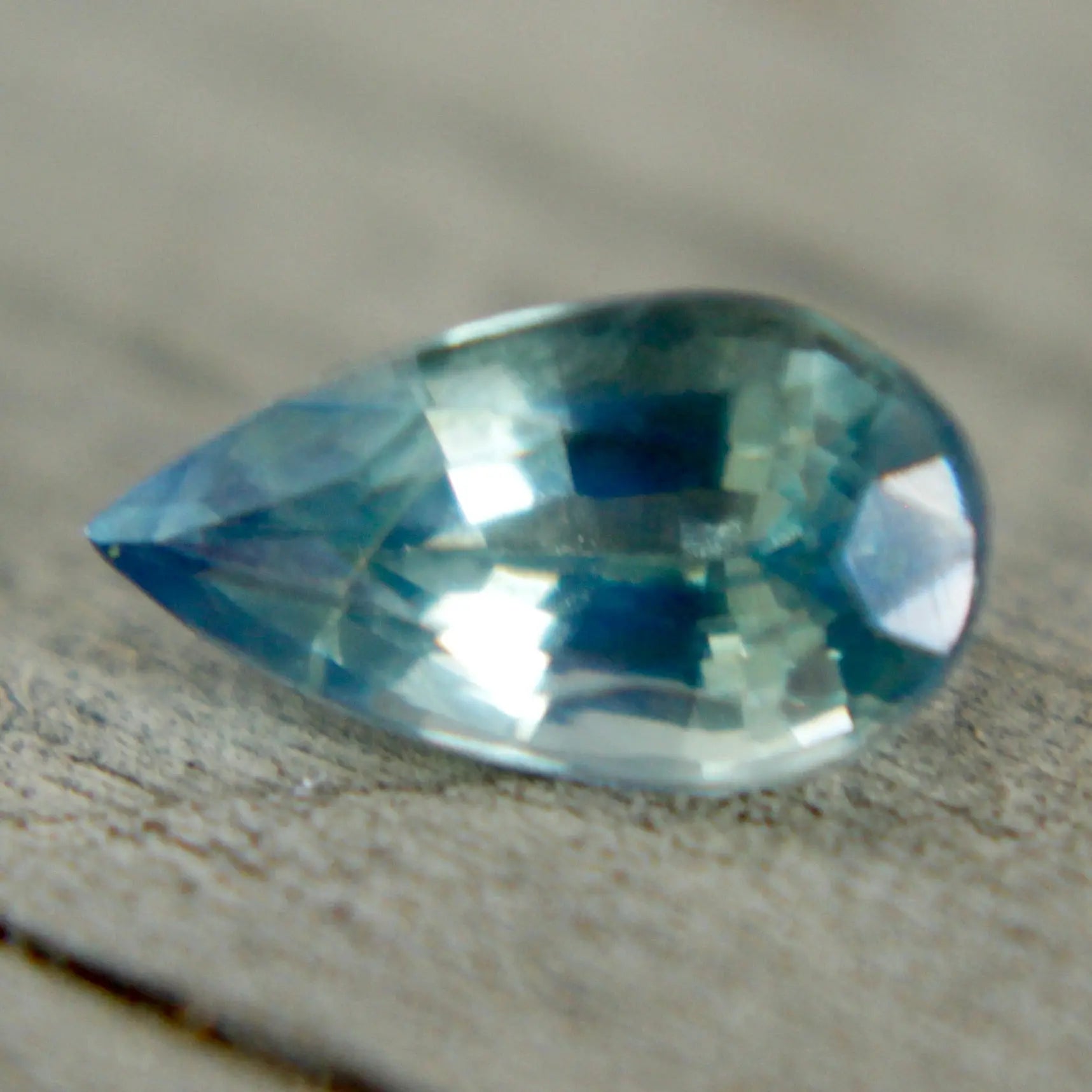 Natural Green Sapphire - Sapphirepal