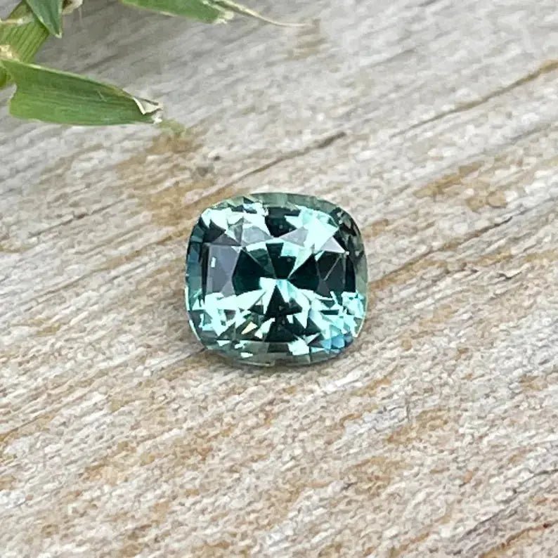 Natural Green Sapphire - Sapphirepal