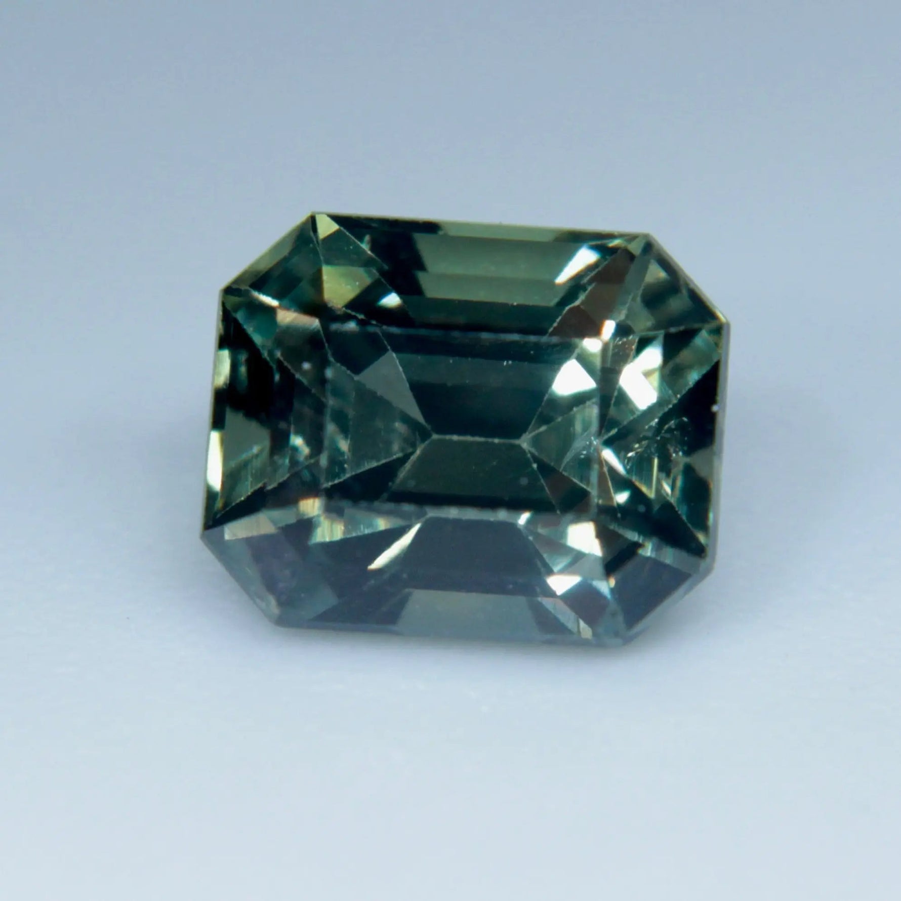 Natural Green Sapphire - Sapphirepal