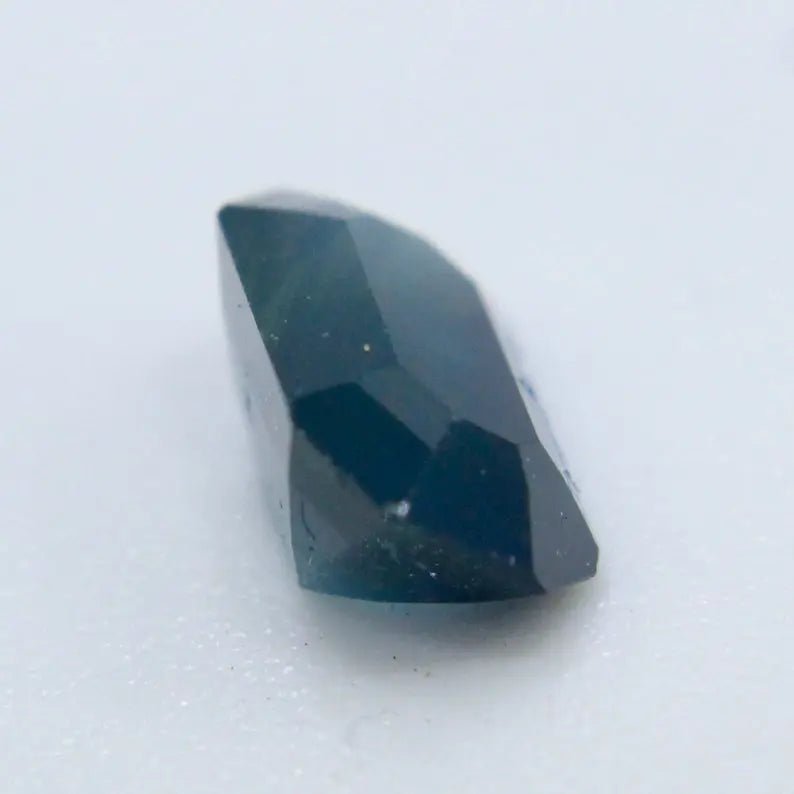 Natural Green Sapphire - Sapphirepal