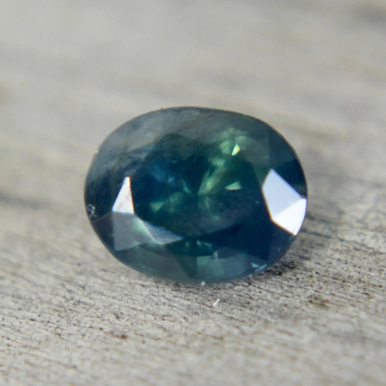 Natural Green Sapphire - Sapphirepal